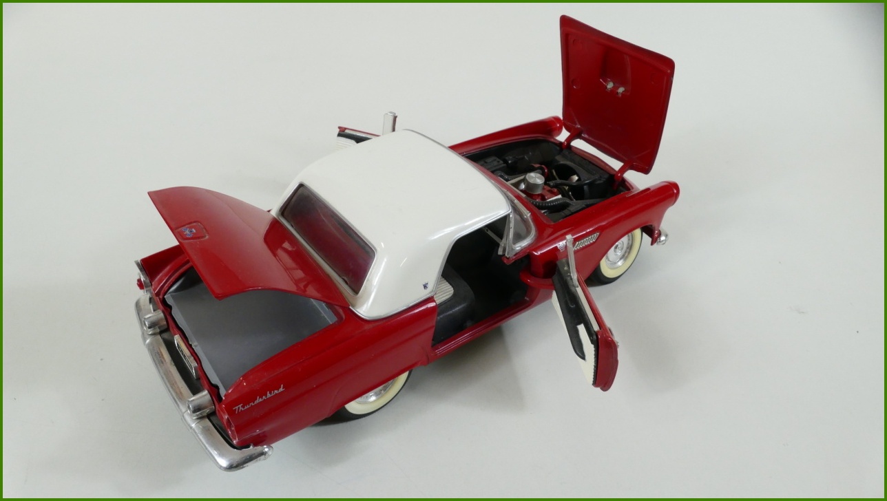 Model Auta RoadLegends Thunderbird - Viz Popis