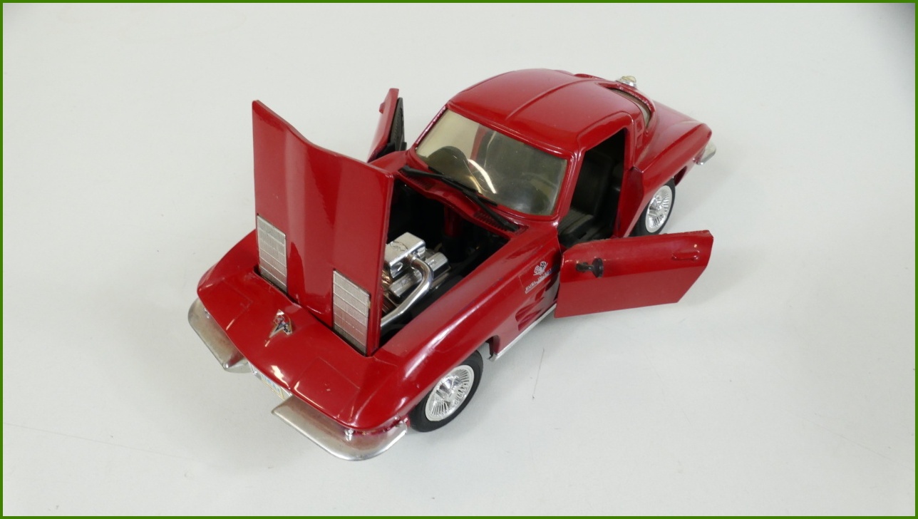 Model Auta Revell 1:24 - Corvette Stingray