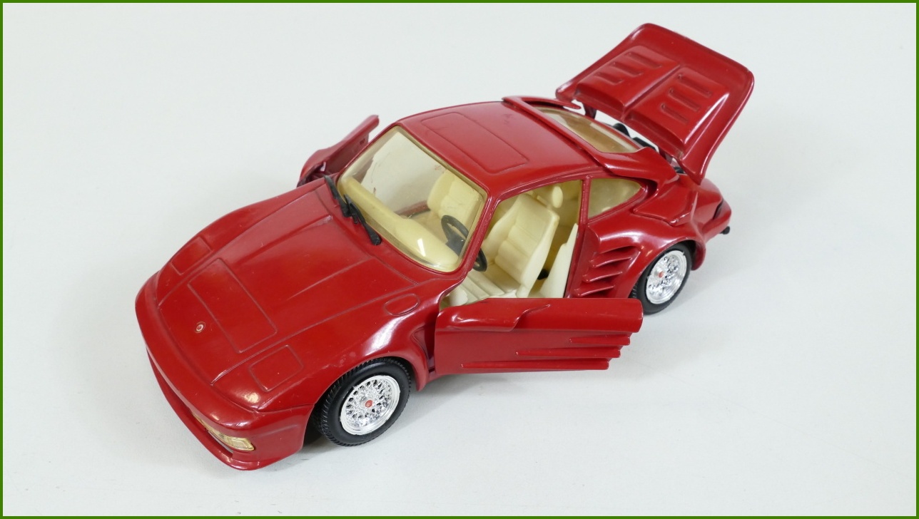 Model Auta Revell 1:24 - Gemballa Avalanche / Cyrrus