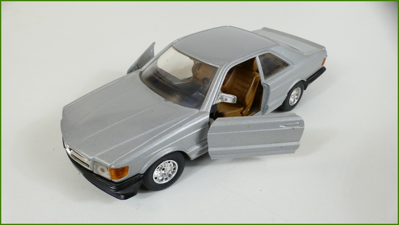 Model Auta Bburago 1:26 - Mercedes 500 SEC - Viz Popis