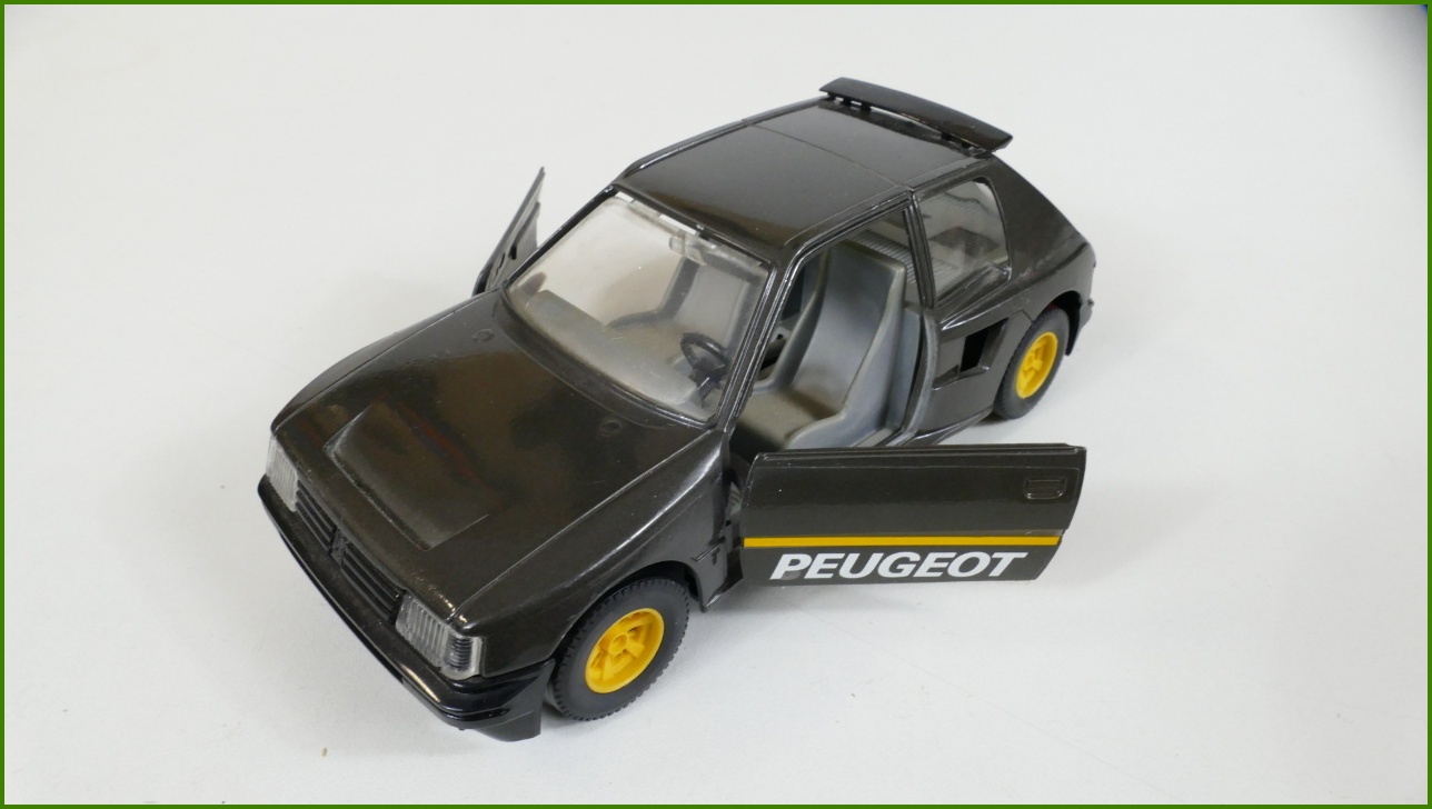 Model Auta Bburago 1:25 - Peugeot 205 Turbo