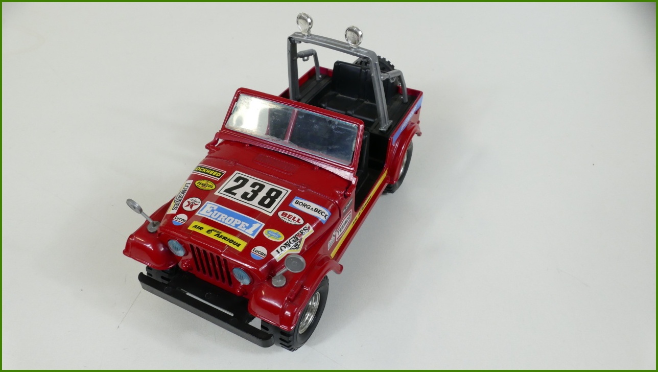 Model Auta Bburago 1:24 - Jeep CJ-7