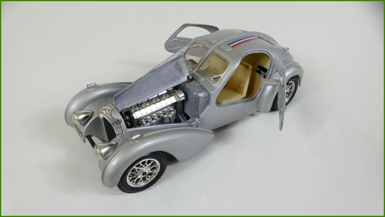 Model Auta Bburago 1:24 - Bugatti Atlantic (1936) - Viz Popis