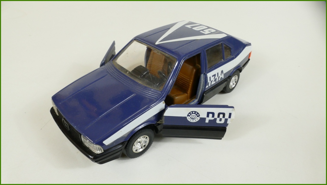 Model Auta Bburago 1:24 - Alfa Romeo 33