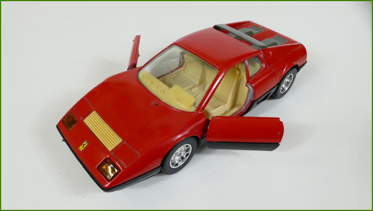 Model Auta Bburago 1:24 - Ferrari BB 512 - Viz Popis