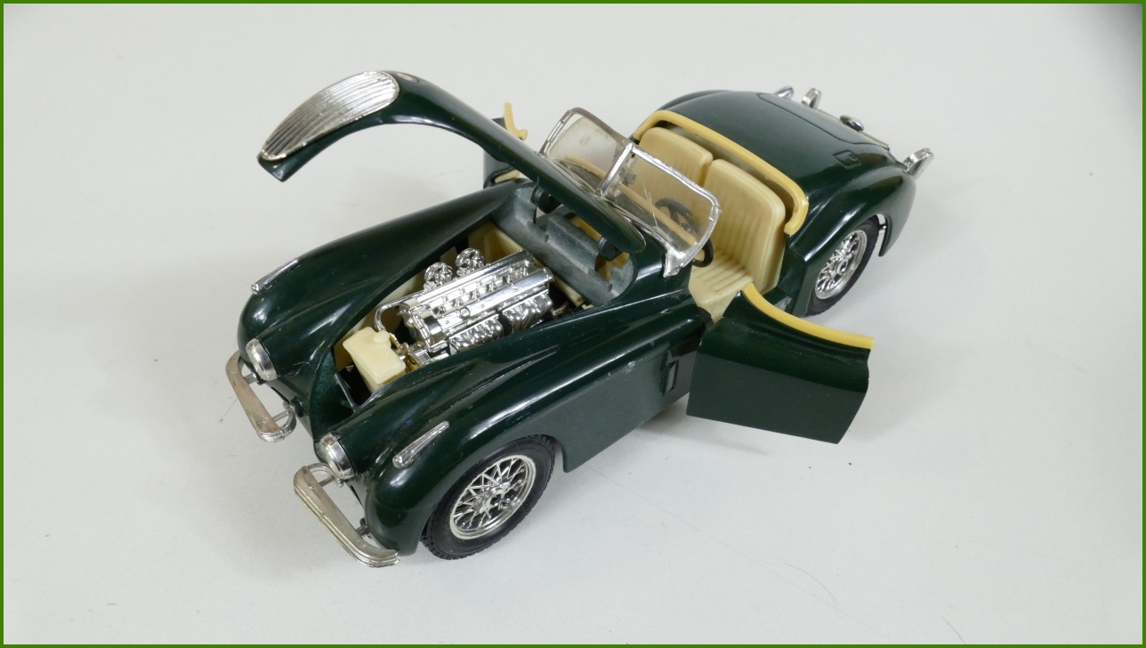 Model Auta Bburago 1:24 - Jaguar XK 120 (1948) - Viz Popis