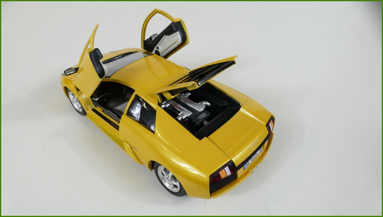Model Auta Bburago 1:24 - Lamborghini Murciélago s Podstavcem