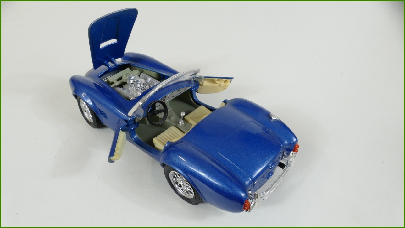 Model Auta Bburago 1:24 - Ford AC Cobra 427 (1965) s Podstavcem - Viz Popis