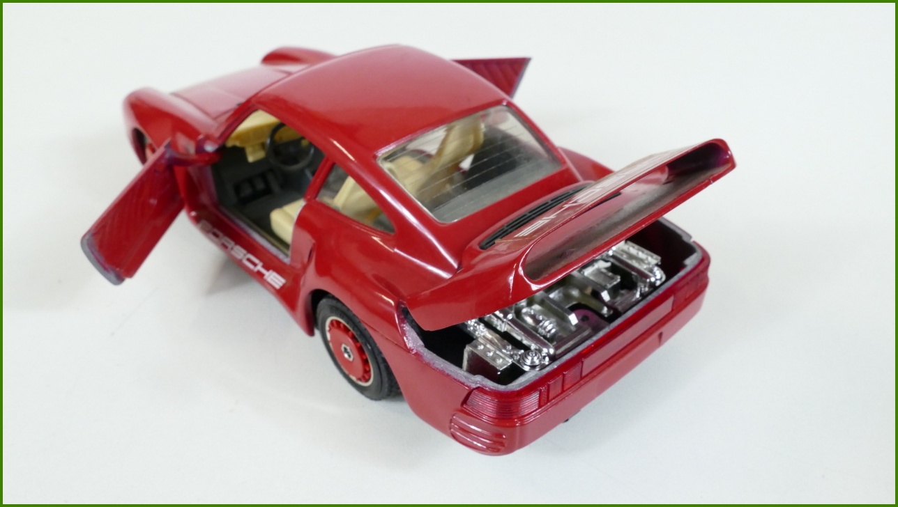 Model Auta Bburago 1:24 - Porsche 959 Turbo s Podstavcem