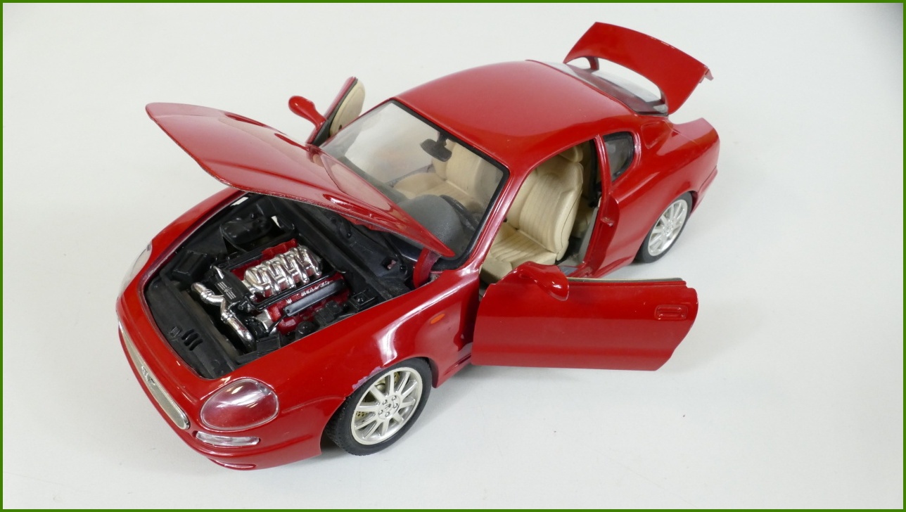 Kovový Model Bburago 1:18 - Maserati 3200 GT (1998)