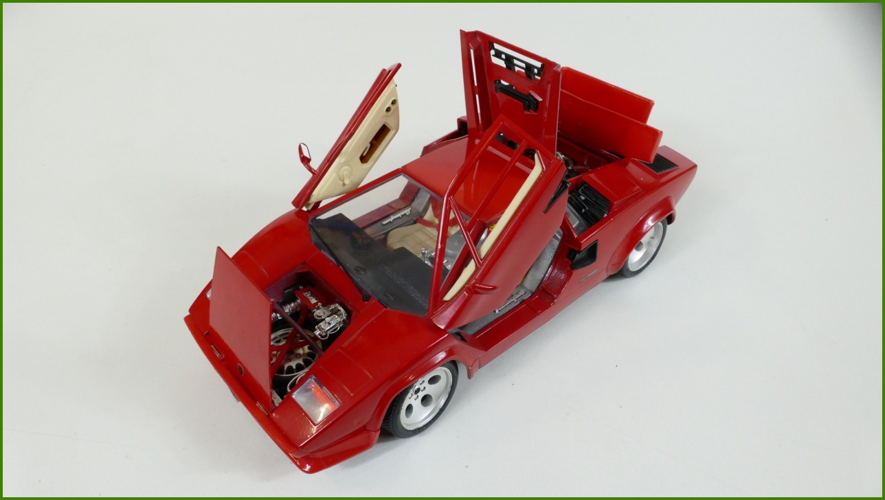 Kovový Model Bburago 1:18 - Lamborghini Countach (1988)