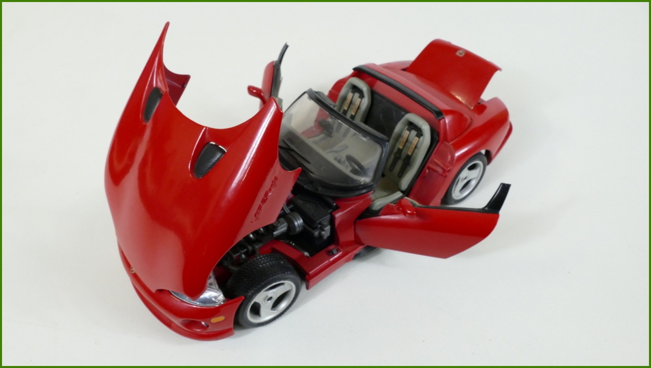 Kovový Model Bburago 1:18 - Dodge Viper RT/10