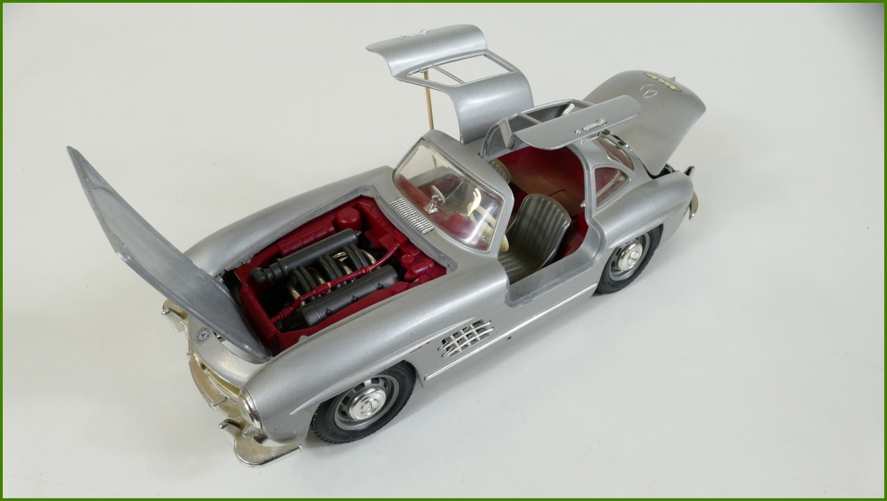 Kovový Model Bburago 1:18 - Mercedes 300 SL (1954)