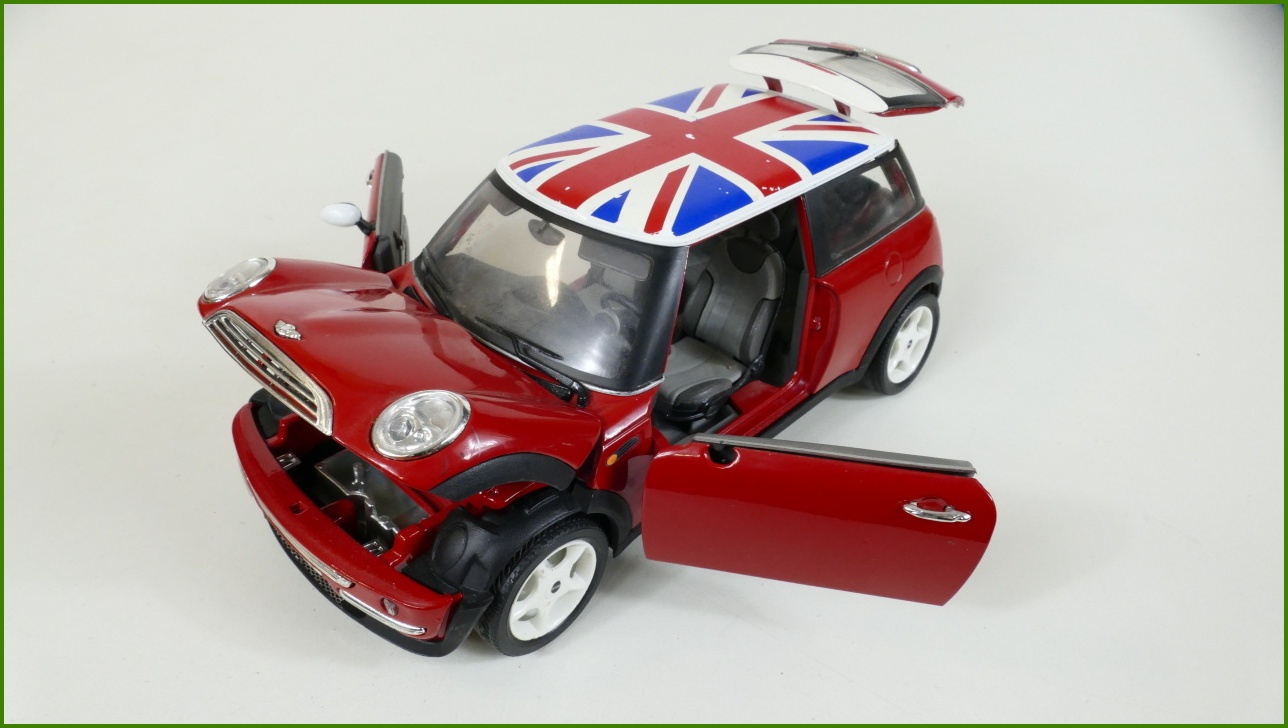 Kovový Model Bburago 1:18 - Mini Cooper (2001) - Viz Popis
