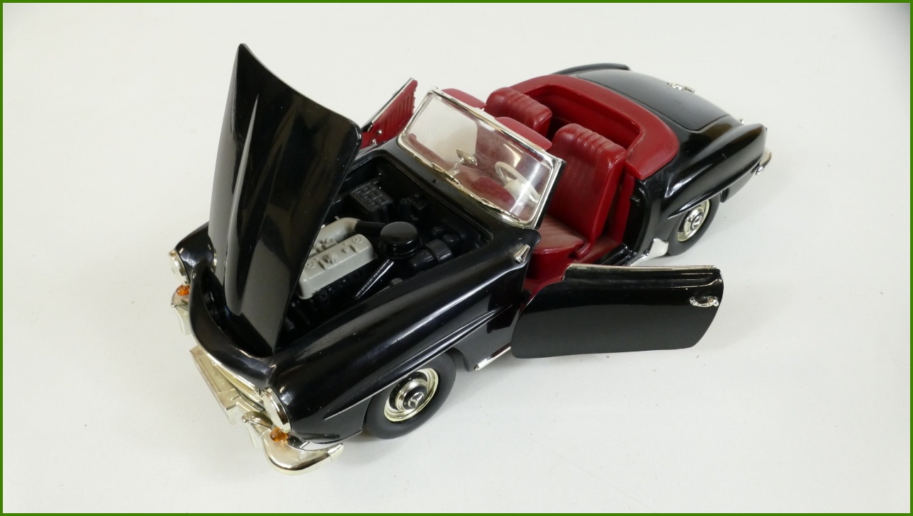 Model Auta ERTL 1:18 Mercedes-Benz 190SL - Viz Popis