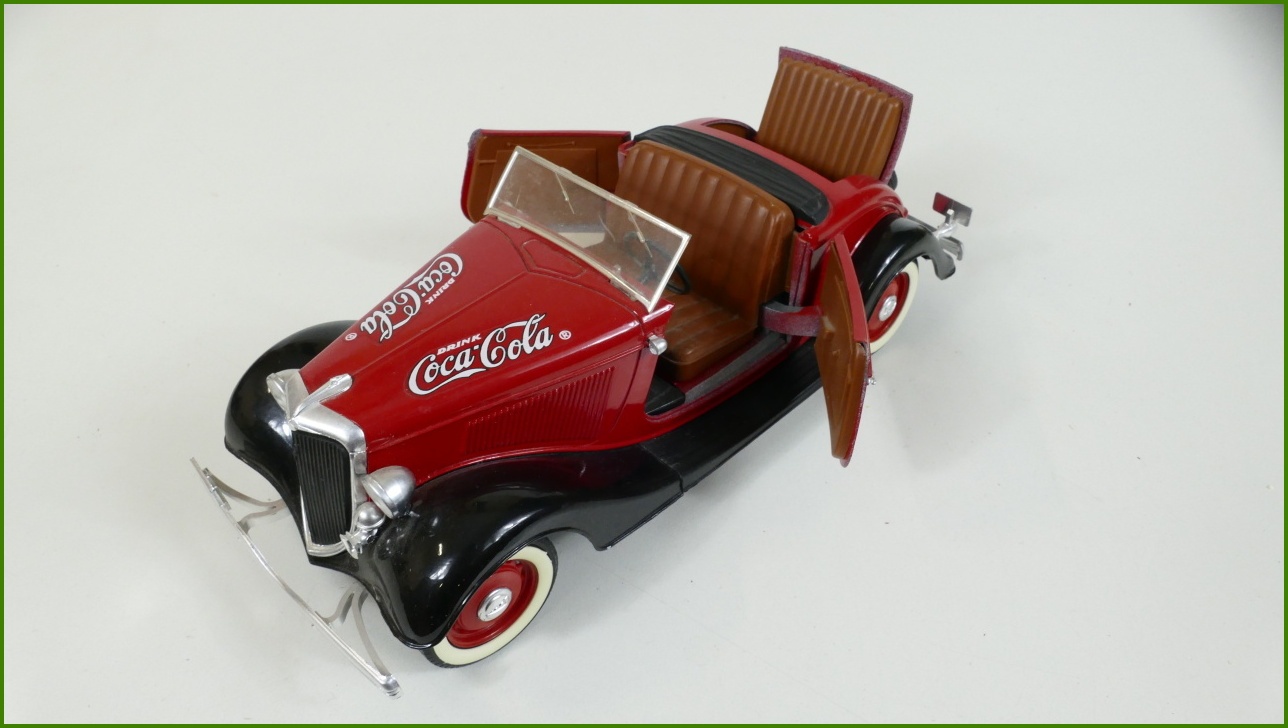 Model Auta Solido 1:19 Ford V8 Echelle - Viz Popis