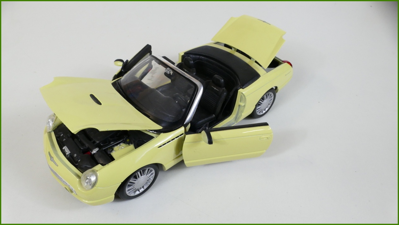 Model Auta Maisto 1:18 Thunderbird