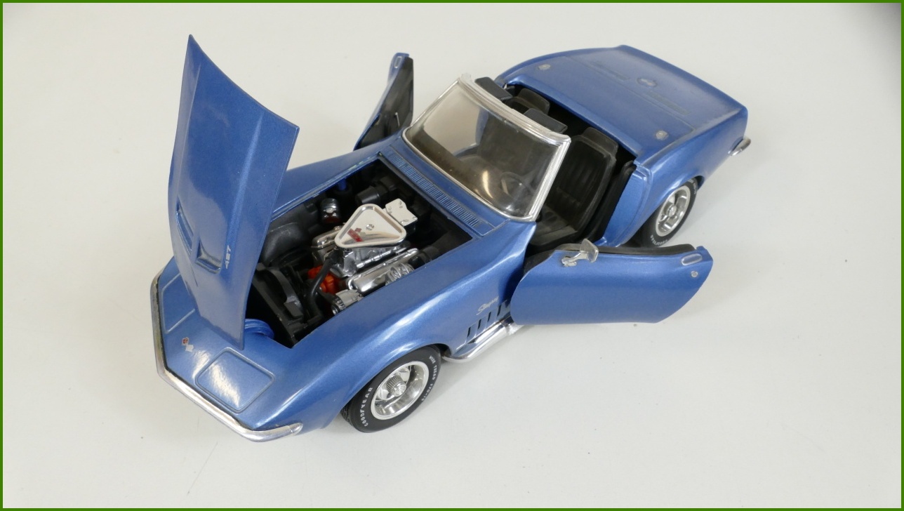 Model Auta Revell 1:18 - ´69 Corvette Stingray 427