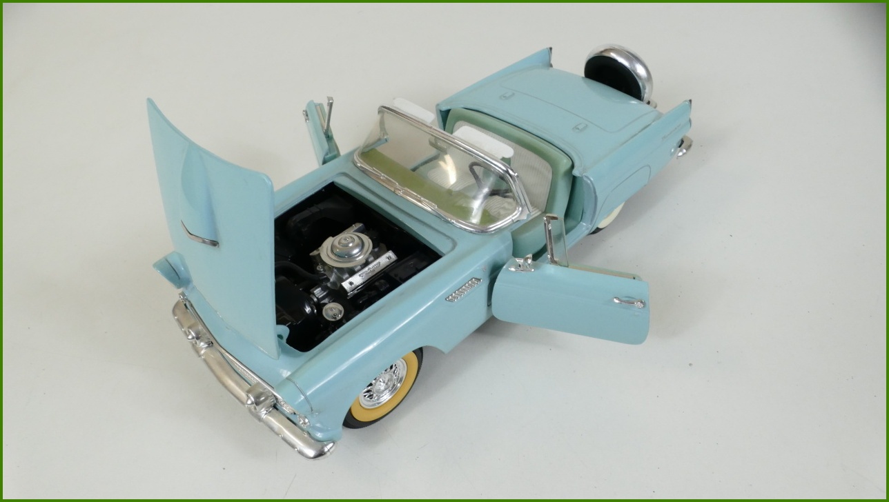 Model Auta Revell 1:18 - Thunderbird