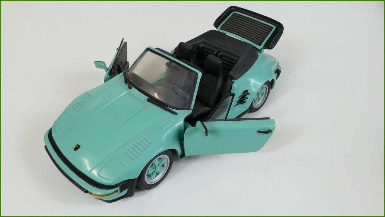 Model Auta Revell 1:18 - Porsche 930 Turbo