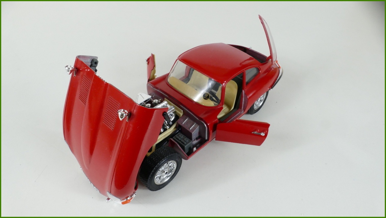 Kovový Model Bburago 1:18 - Jaguar "E" (1961) - Viz Popis