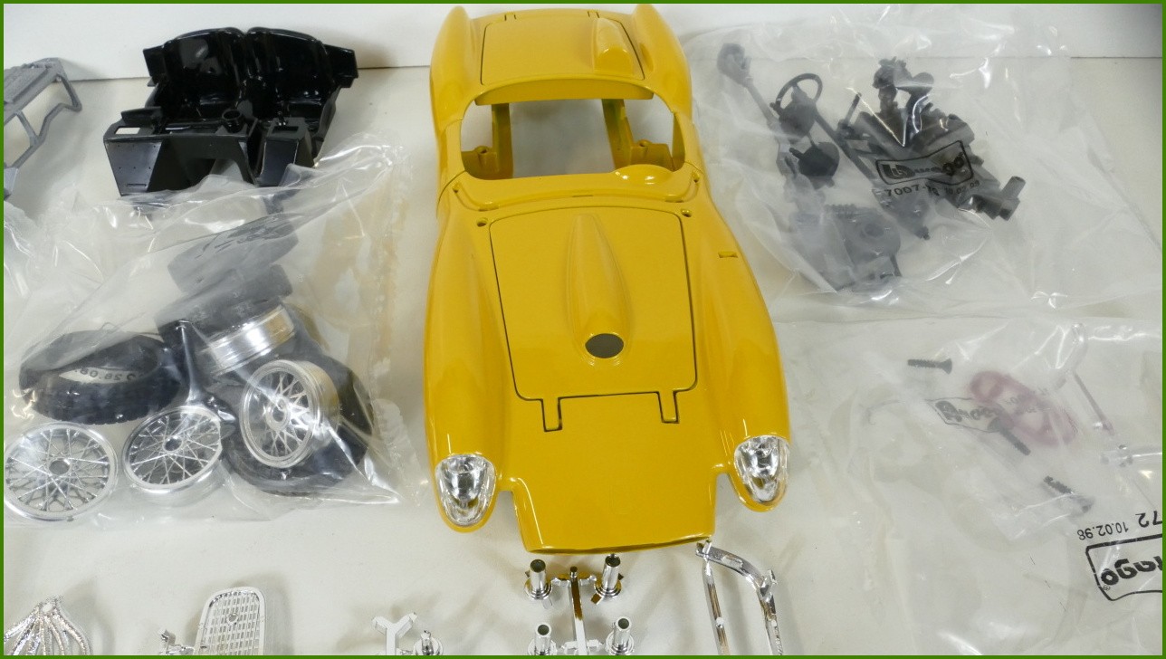 Metal Kit Stavebnice 1:18 - Ferrari Testa Rossa Le Mans (1957)