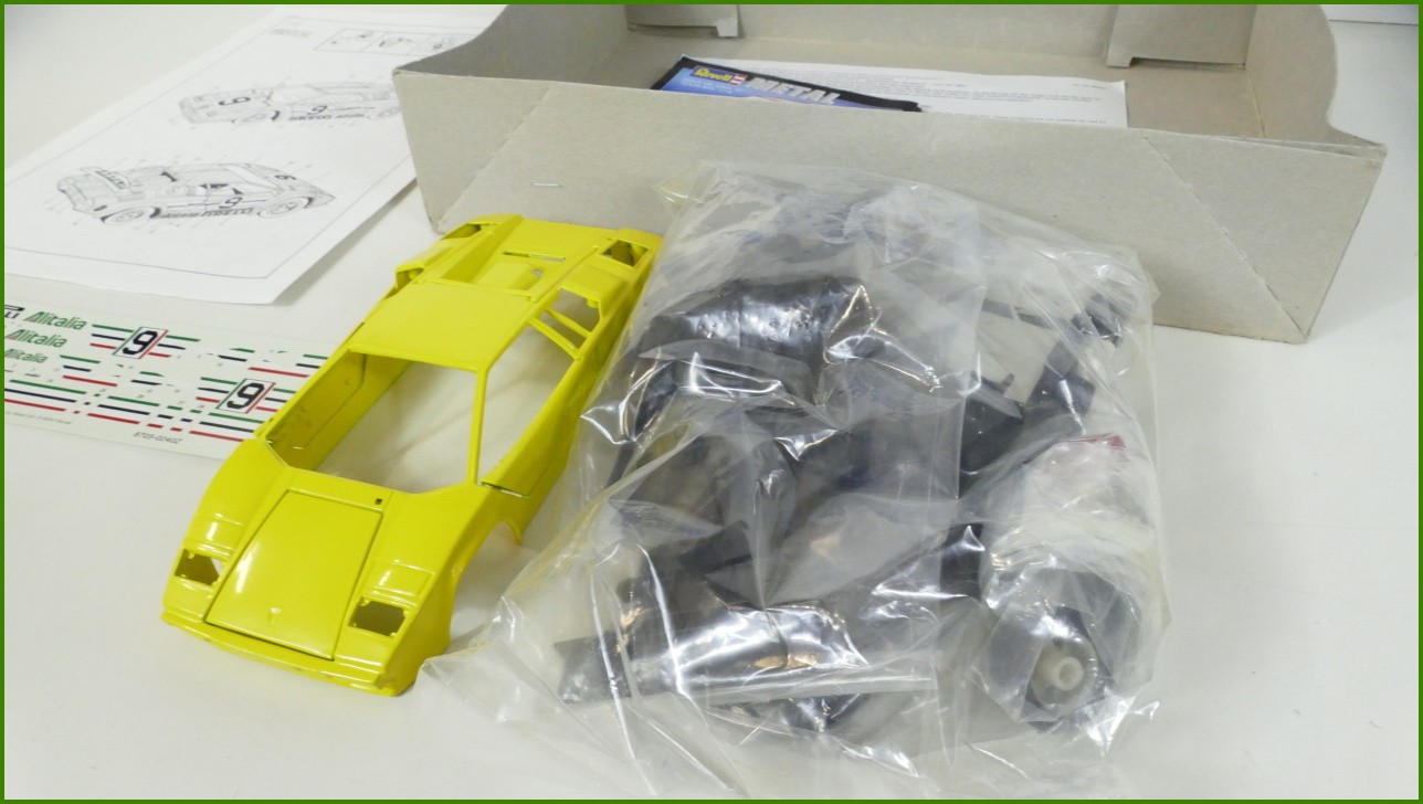 Model Auta Revell Metal Kit Stavebnice 1:24 - Lamborghini Countach LP 500 S - Viz Popis