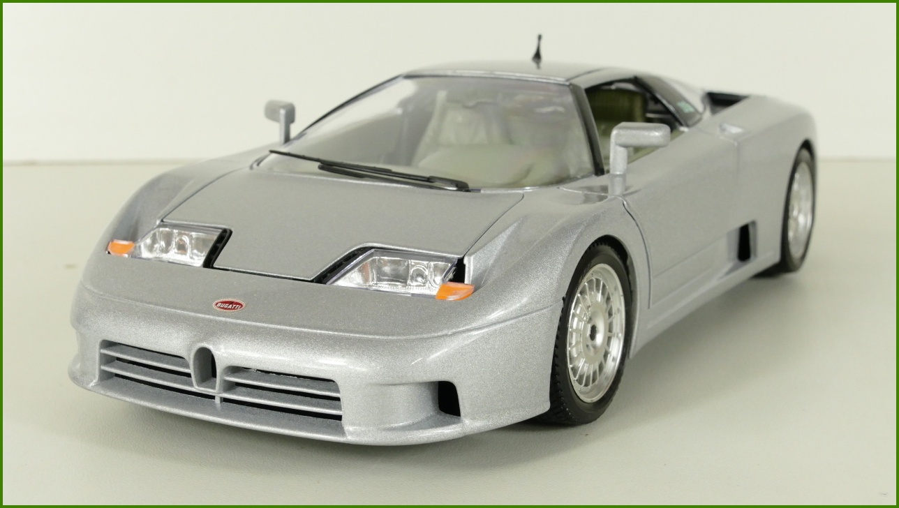Kovový Model Bburago 1:18 - Bugatti EB 110 (1991) s Krabicí