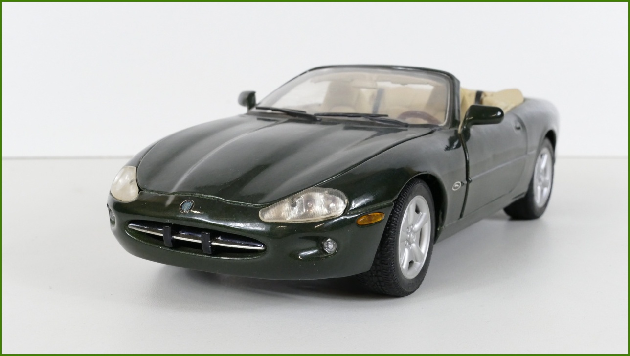 Model Maisto 1:18 - Jaguar XK8 - Viz Popis