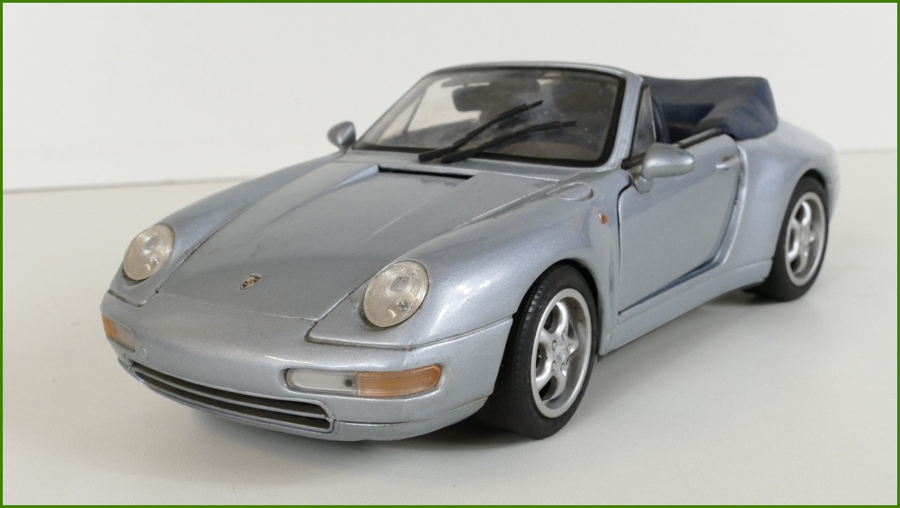 Model Maisto 1:18 - Porsche 911 Carrera Cabriolet (1994) - Viz Popis