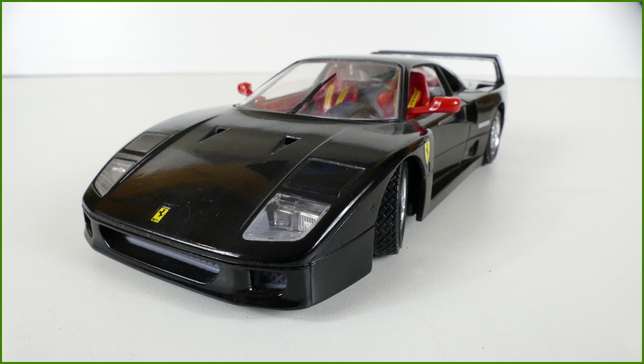 Model Auta Bburago 1:24 - Ferrari F40 (1987)