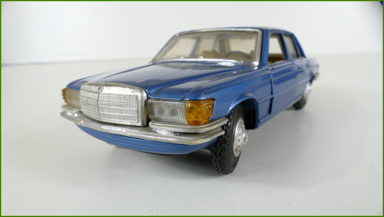 Model Auta Gama 1:24 - Mercedes 450 SE - Viz Popis