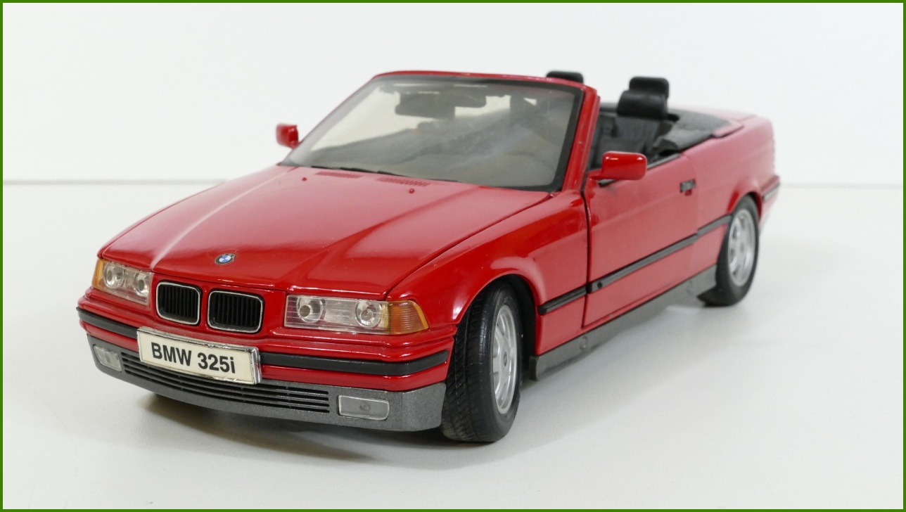Model Maisto 1:18 - BMW 325i Convertible (1993)