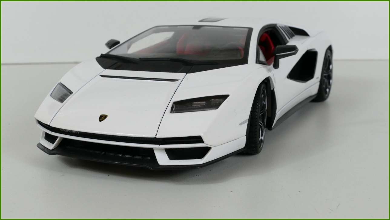 Model Maisto 1:18 - Lamborghini Countach LPI 800-4