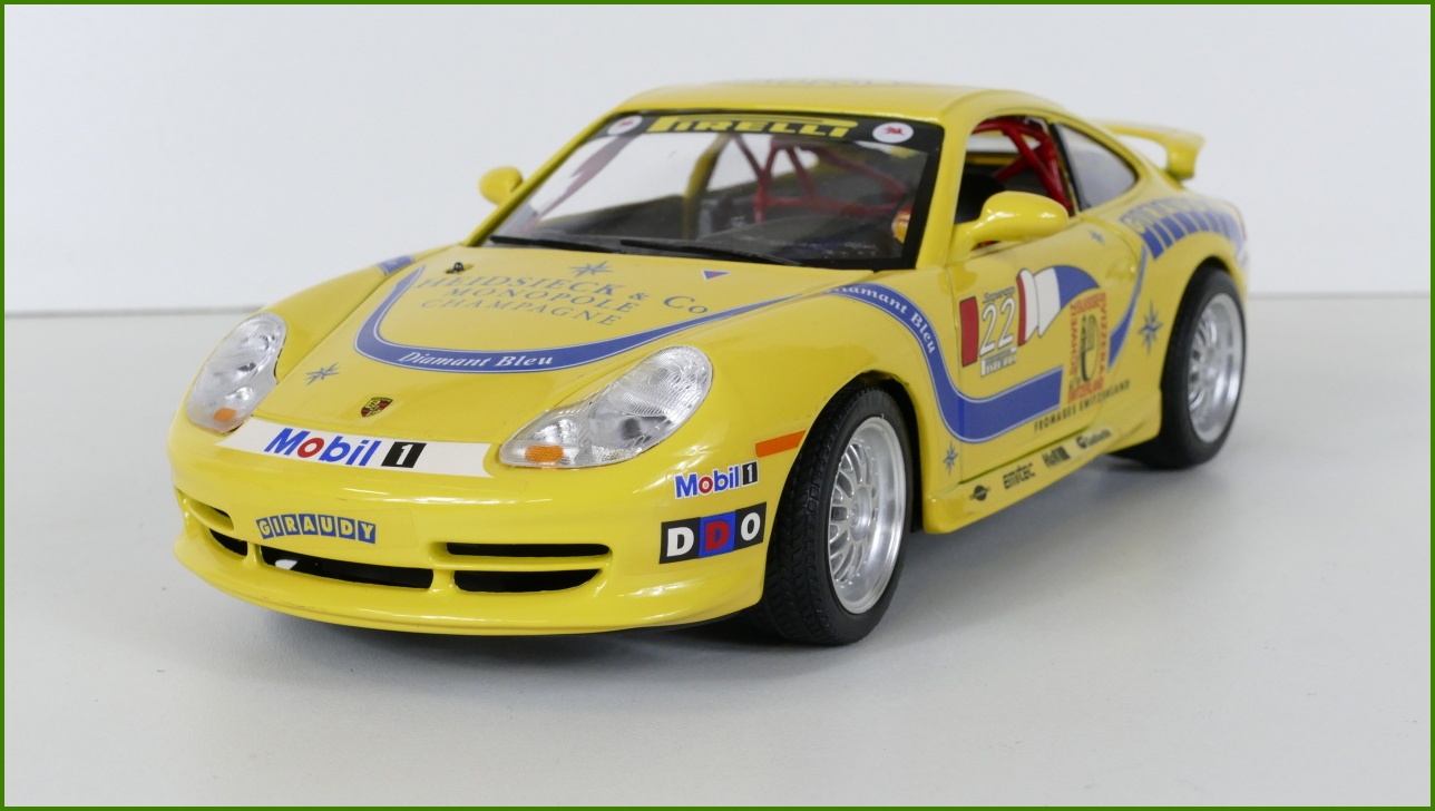 Kovový Model Bburago 1:18 - Porsche Carrera 911 (1997)