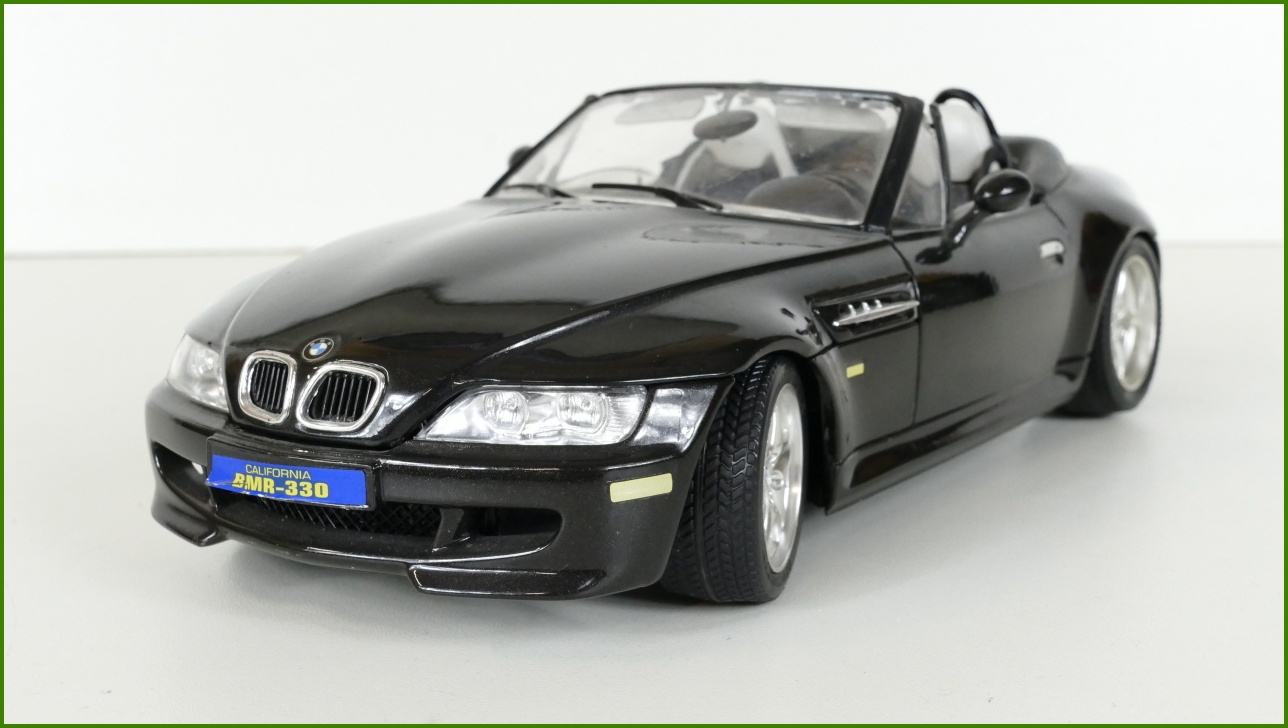 Kovový Model Bburago 1:18 - BMW M Roadster (1996)