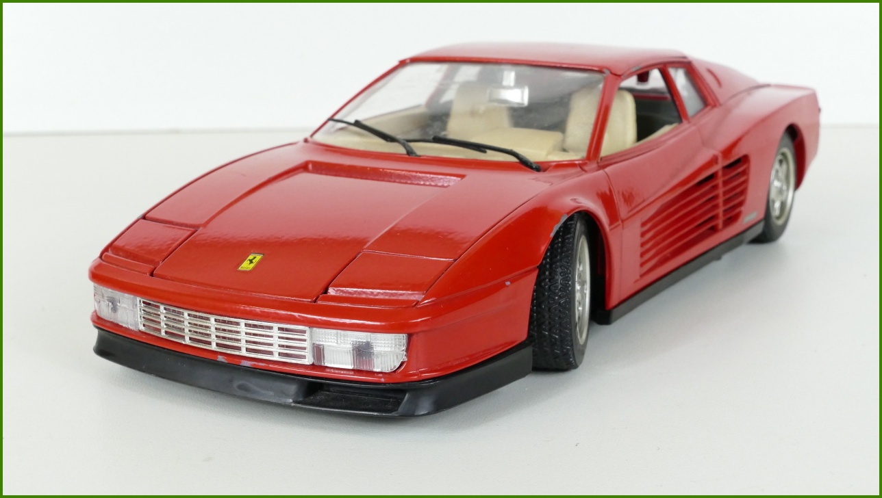 Kovový Model Bburago 1:18 - Ferrari Testarossa (1984)