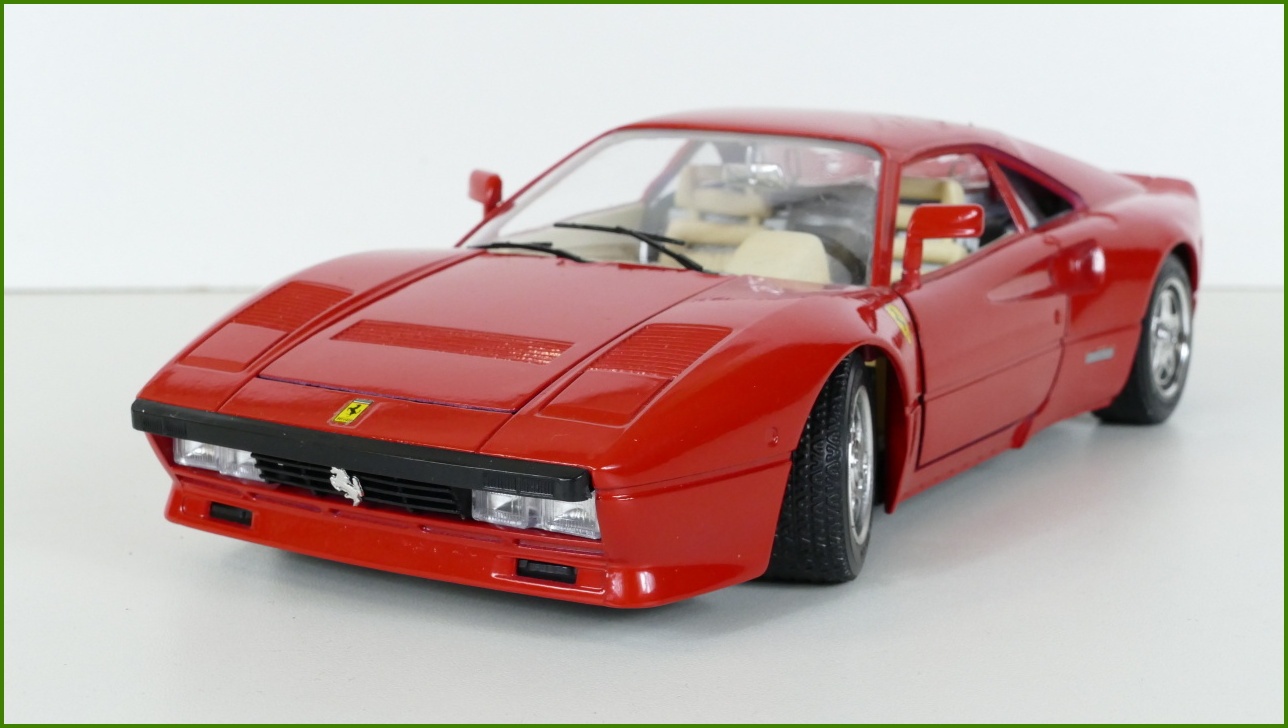 Kovový Model Bburago 1:18 - Ferrari GTO (1984)