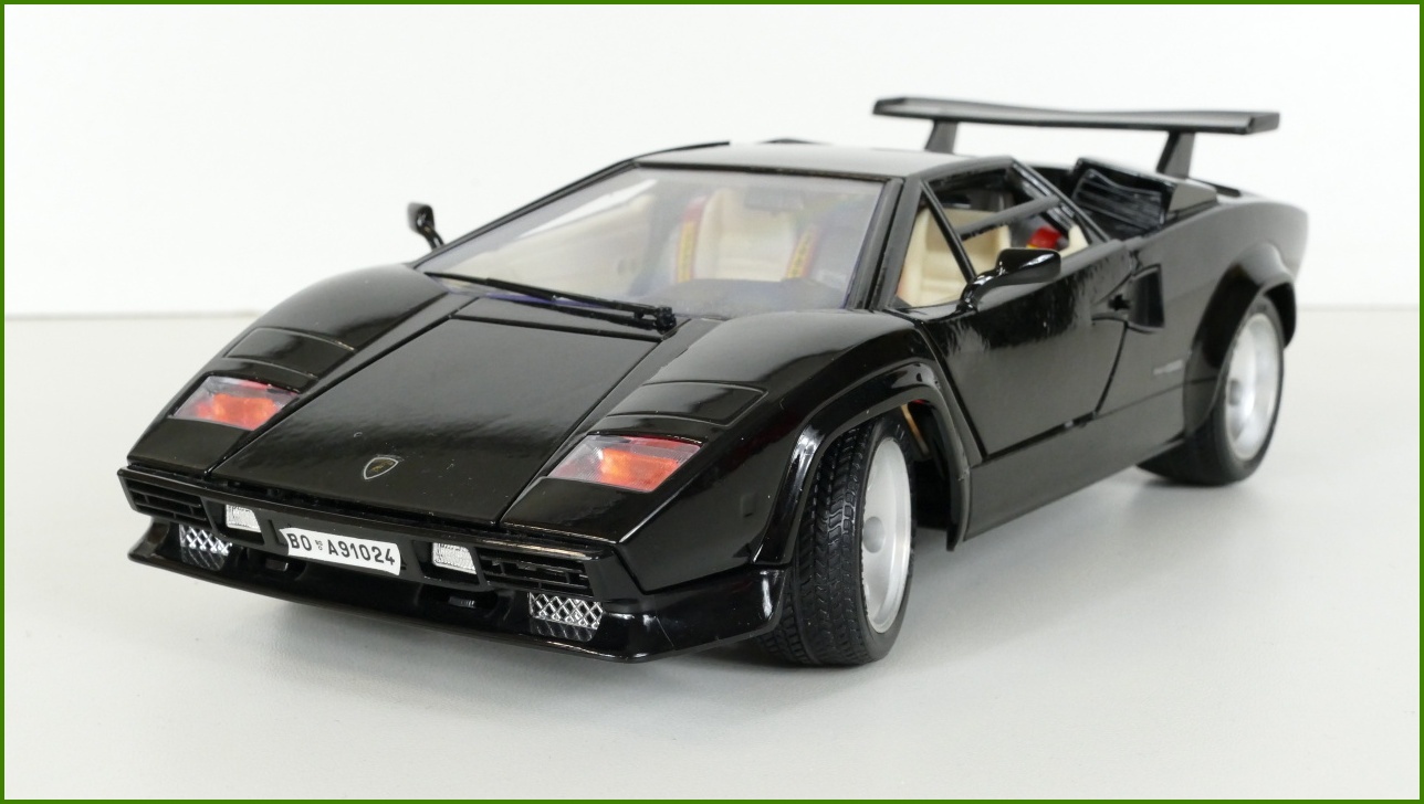 Kovový Model Bburago 1:18 - Lamborghini Countach (1988)