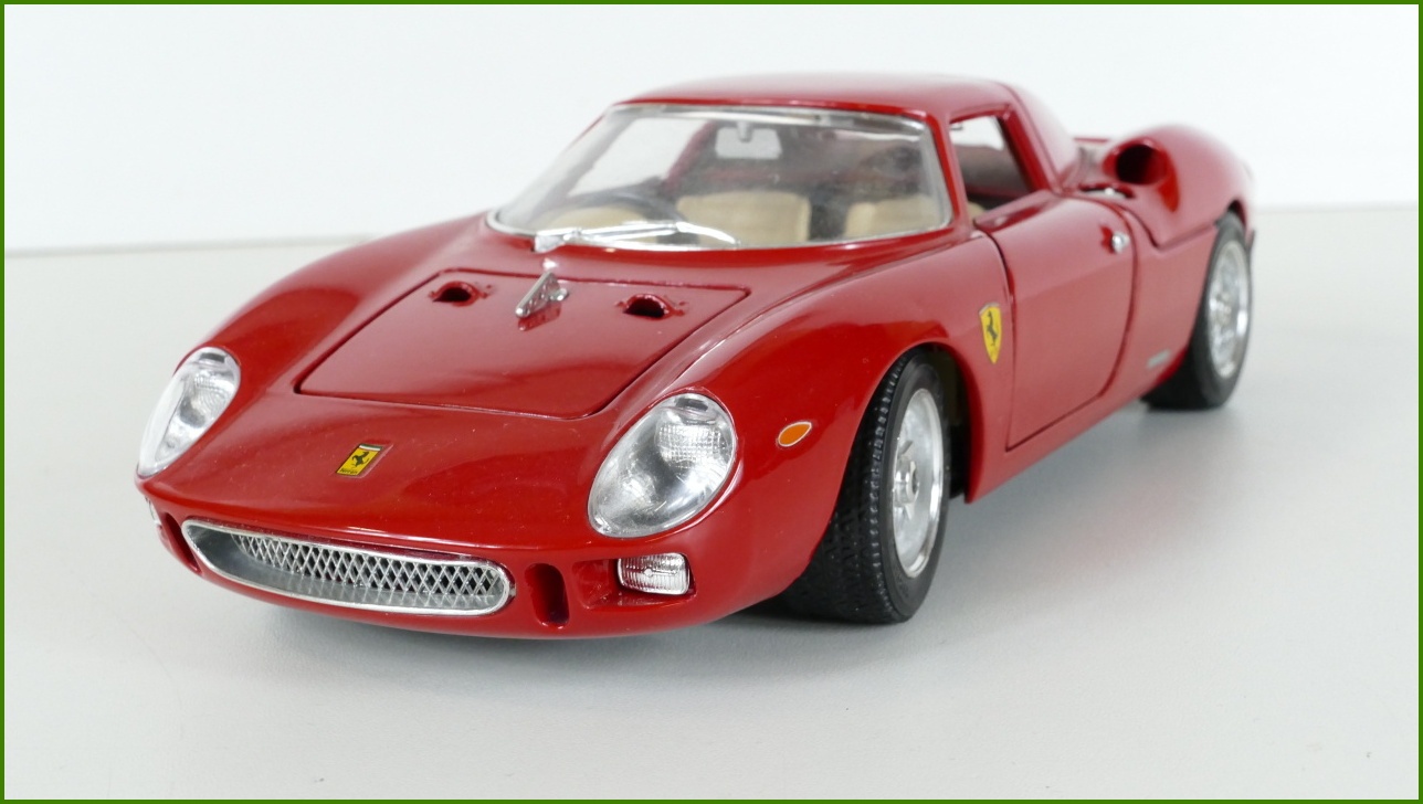Kovový Model Bburago 1:18 - Ferrari 250 Le Mans (1965) - Viz Popis