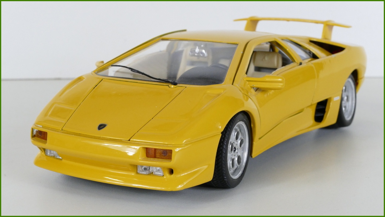 Kovový Model Bburago 1:18 - Lamborghini Diablo (1990)
