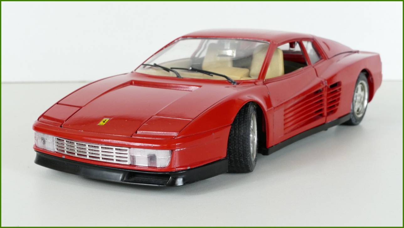Kovový Model Bburago 1:18 - Ferrari Testarossa (1984)