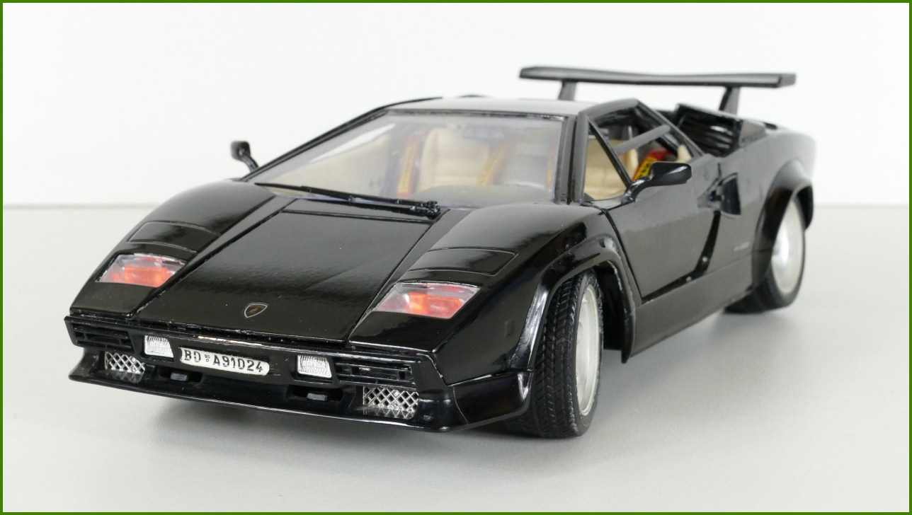 Kovový Model Bburago 1:18 - Lamborghini Countach (1988) - Viz Popis