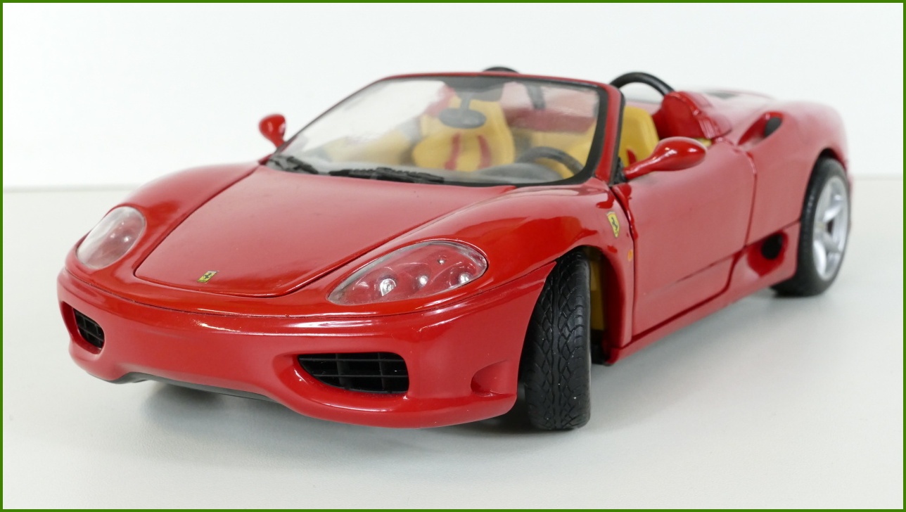 Model Hot Wheels 1:18 - Ferrari 360 Spider