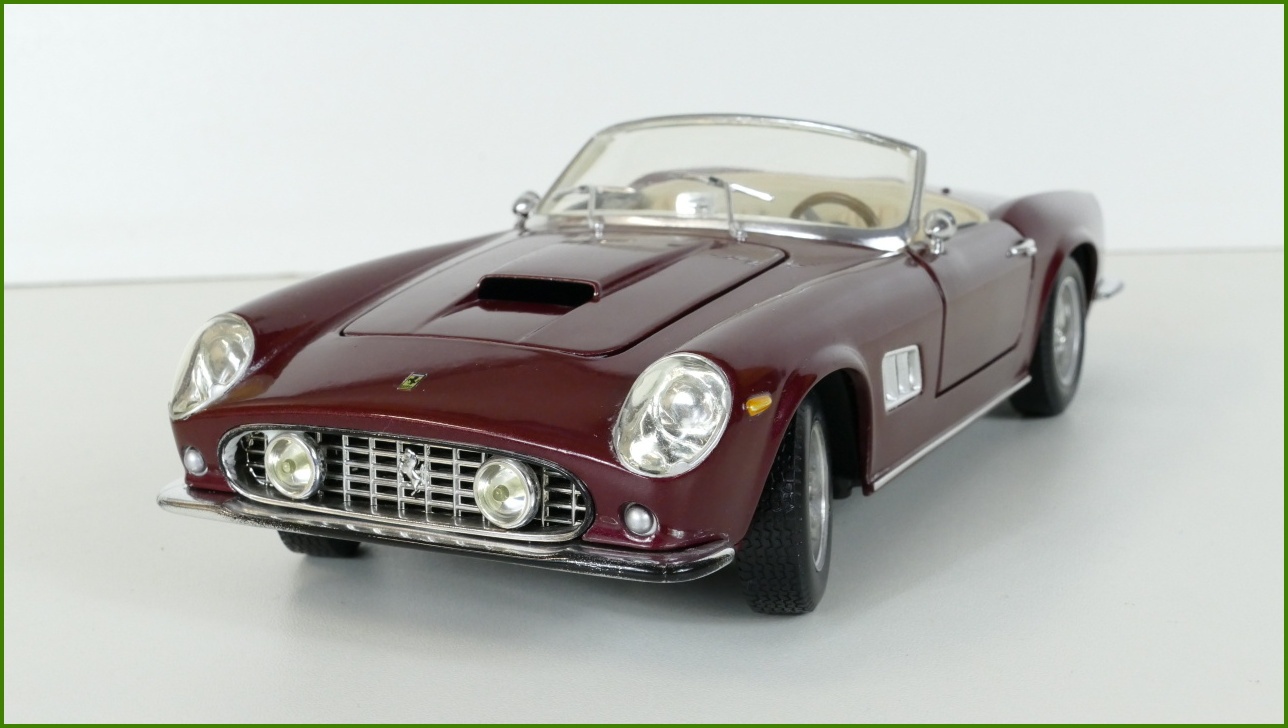 Model Hot Wheels 1:18 - Ferrari 250 GT California Spider