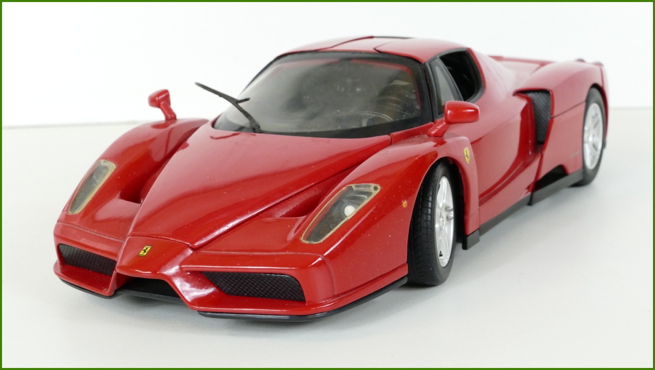 Model Hot Wheels 1:18 - Enzo Ferrari - Viz Popis