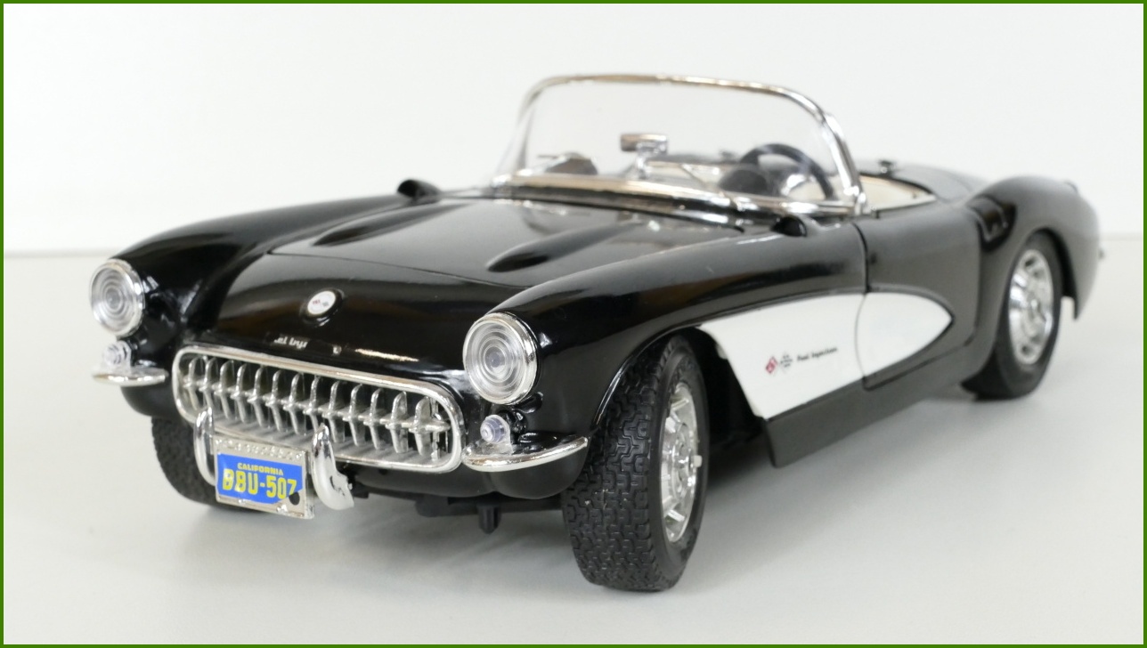 Kovový Model Bburago 1:18 - Chevrolet Corvette (1957)
