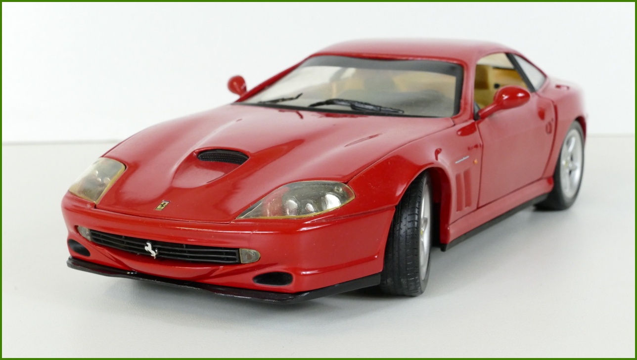 Model Hot Wheels 1:18 - Ferrari 550 Maranello