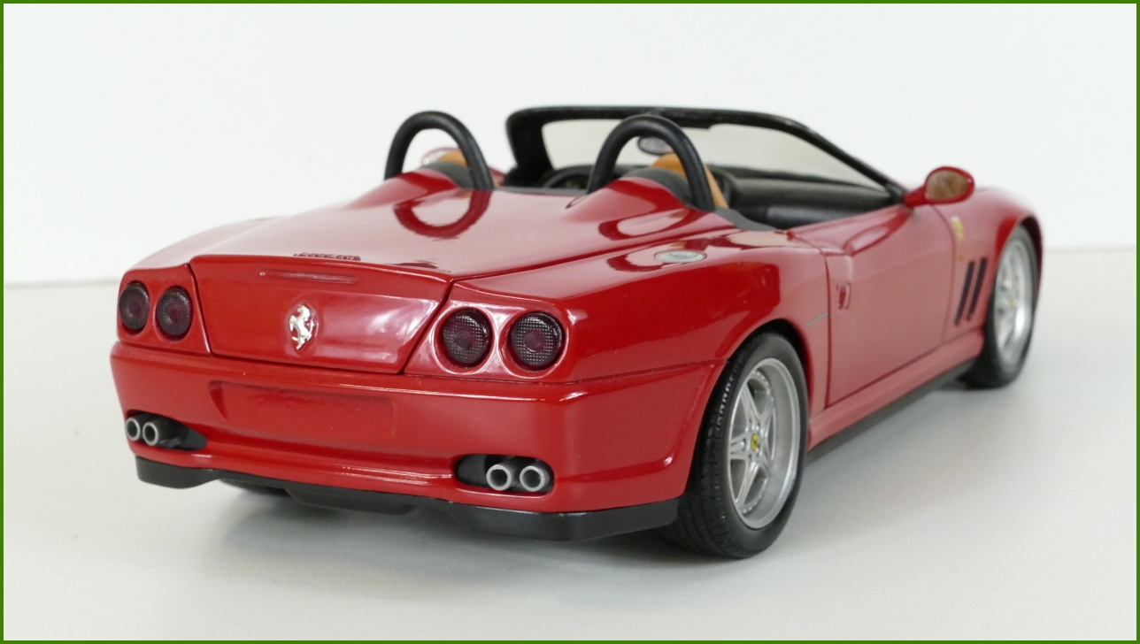 Model Hot Wheels 1:18 - Ferrari 550 Barchetta