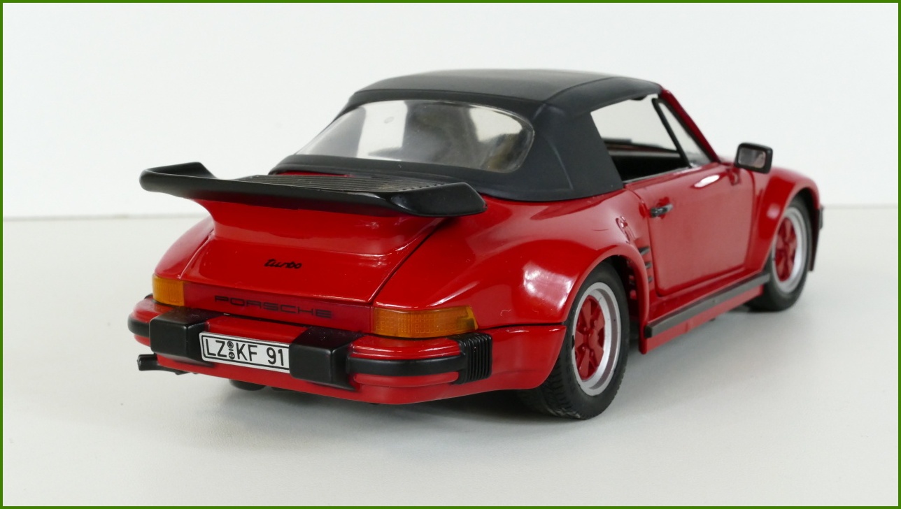 Model Auta Revell 1:18 - Porsche 930 Turbo - Viz Popis